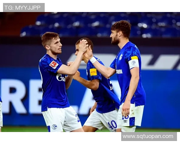 德甲沙尔克04遭遇多特蒙德重创,遭受致命打击 德甲沙尔克04遭遇多特蒙德重创,遭受致命打击